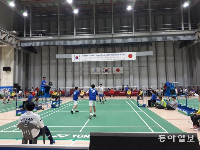 경기 하남시에서 열린 제36회 한일국가대항 배드민턴 경기대회 모습. 하남=김종석 기자 kjs0123@donga.com