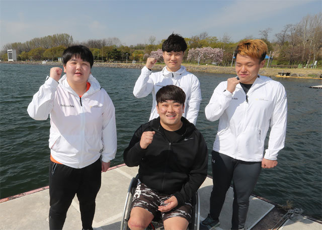 장애인조정 국가대표 김보은 강이성 최범서 선수(왼쪽부터)와 하재헌 선수(가운데).