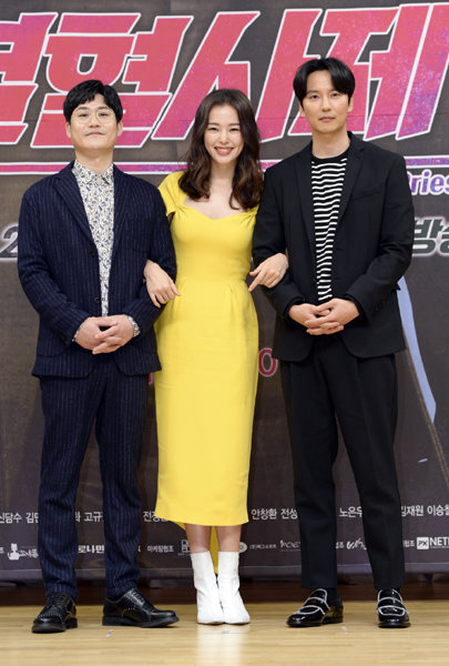 SBS 드라마 ‘열혈사제’의 김성균, 이하늬, 김남길(왼쪽부터). 사진제공｜SBS