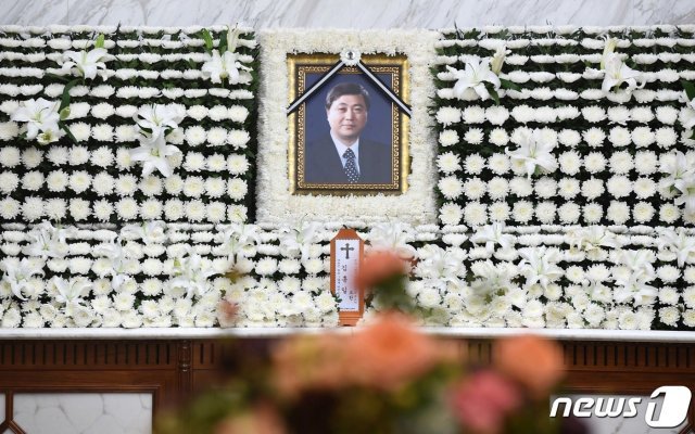 21일 서울 서대문구 신촌세브란스병원 장례식장에 마련된 고 김홍일 전 민주당 의원의 빈소. © News1