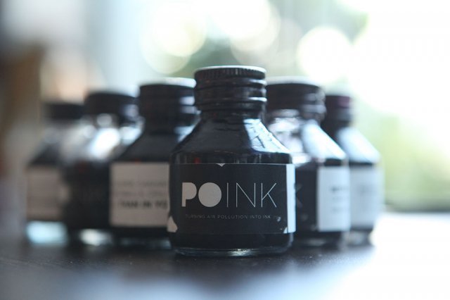 ‘오염(Pollution)’과 ‘잉크(Ink)’에서 글자를 딴 ‘포잉크(POink)는 디젤 발전기에서 나온 오염 입자를 모아 만든 것이다. 사진 차크르 팀 제공