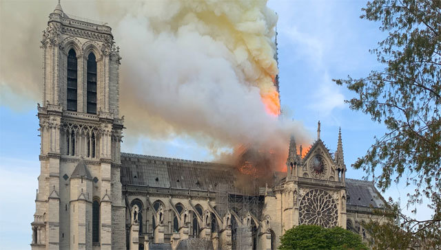 프랑스 노트르담 대성당의 첨탑 부위가 15일 화재로 불타고 있다. 일부 소실된 부분을 포함해 복원 방법이 논의되고 있는 가운데, 과거에 3차원(3D) 스캔 기술을 이용해 조사한 자세한 데이터가 복원에 활용될지 주목 받고 있다. 위키미디어