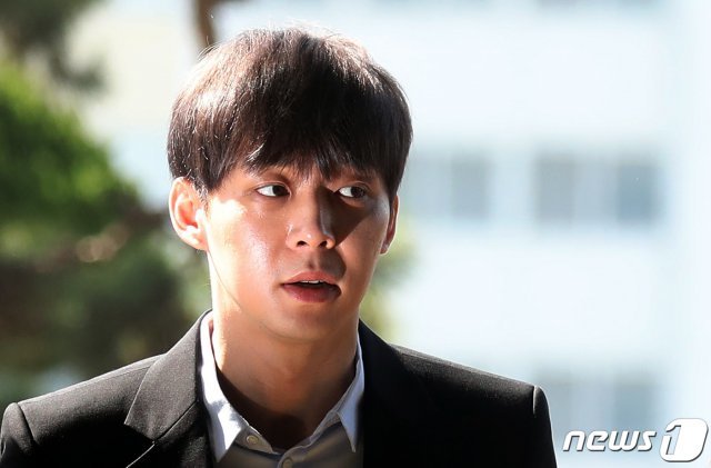마약 투약 의혹을 받고 있는 가수 겸 배우 박유천씨(32)가 17일 오전 경기도 수원시 장안구 경기남부지방경찰청에서 조사를 받기위해 출석하고 있다. © News1