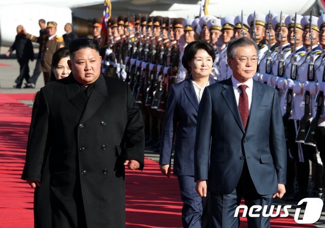 문재인 대통령(오른쪽)과 김정은 북한 국무위원장.© News1 평양사진공동취재단