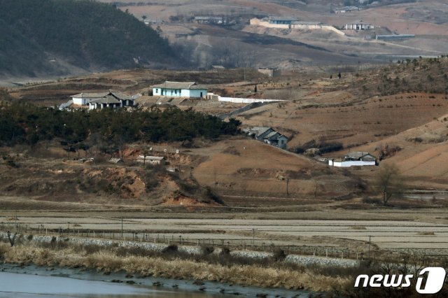 경기도 파주시 오두산 전망대에서 바라본 북한 황해도 개풍군 지역.© News1