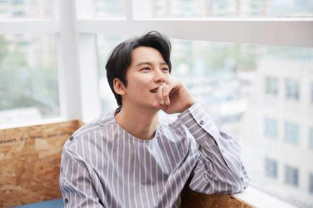 연기자 김남길은 “SBS 드라마 ‘열혈사제’로 후배 연기자들이 빛나 기쁘다”며 웃었다. 이어 “나보다 조연들이 더 주목받았으면 좋겠다”며 겸손함을 드러냈다. 사진제공｜씨제스엔터테인먼트