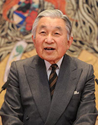 30일 퇴임하는 아키히토 일왕. 그는 지난달 27일 오키나와를 방문해 제2차 세계대전 희생자들을 애도하기도 했다. 동아일보DB