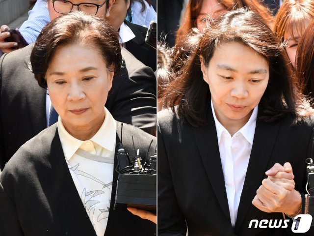 필리핀 가사도우미를 불법 고용한 혐의를 받는 고 조양호 한진그룹 회장의 부인 이명희 전 일우재단 이사장(왼쪽)과 딸 조현아 전 대한항공 부사장이 2일 오전 서울 서초구 중앙지방법원에서 위계공무집행방해 등 공판을 마친 후 나서고 있다. 뉴스1