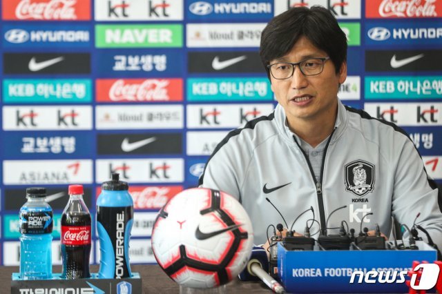 2일 오후 경기도 파주시 파주 NFC에서 열린 남자 U-20 대표팀 미디어데이에서 정정용 감독이 취재진들의 질문에 답하고 있다. 2019.5.2/뉴스1 © News1 성동훈 기자