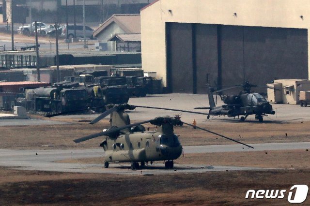 3일 오후 경기도 평택시 미8군사령부 캠프 험프리스에 미군 헬기들이 계류되어 있다. 2019.3.3/뉴스1 © News1