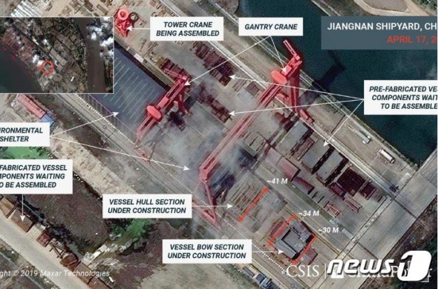 중국의 3번째 항공모함으로 추정되는 함정이 지난달 인공위성에 포착됐다.<출처=미 전략국제문제연구소(CSIS) 차이나파워> © 뉴스1
