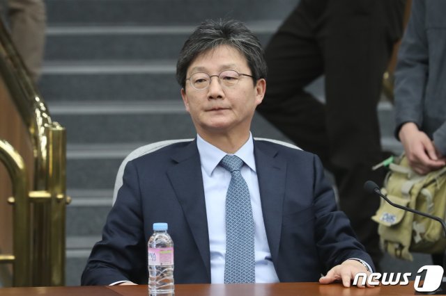 유승민 바른미래당 의원이 8일 오후 서울 여의도 국회에서 열린 의원총회에서 생각에 잠겨 있다. 2019.5.8/뉴스1 © News1