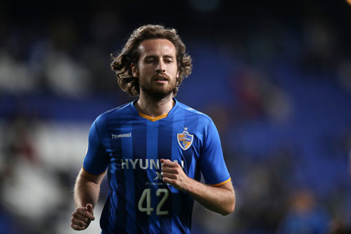 맨체스터 시티 출신의 임대선수 믹스는 울산의 ‘복덩이’다. 울산은 7일 시드니FC와 AFC챔피언스리그 홈경기에서 결승골을 넣어 팀의 조 1위, 16강 진출을 이끈 믹스와 계약연장을 적극 추진 중이다. 사진제공｜한국프로축구연맹