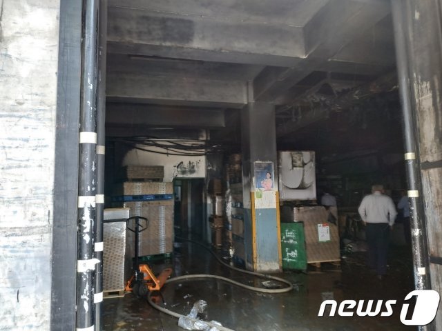 9일 오전 10시24분쯤 서울 종로구 수송동의 한 인쇄소 건물에서 원인을 알 수 없는 불이 나 1명이 대피하고 7명이 구조됐다. 2019.5.9/뉴스1 © 뉴스1