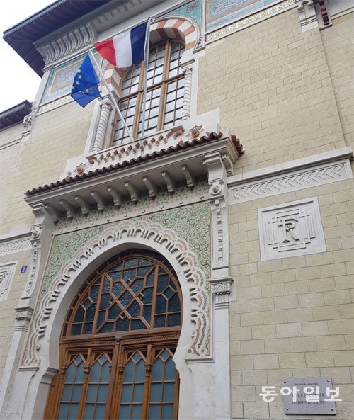 프랑스 파리 6구에 있는 국립행정학교(ENA) 건물 입구. 학교 본관은 1991년 스트라스부르로 이전했고 교육 과정 일부만 파리에서 운영되고 있다. 파리=동정민 특파원 ditto@donga.com