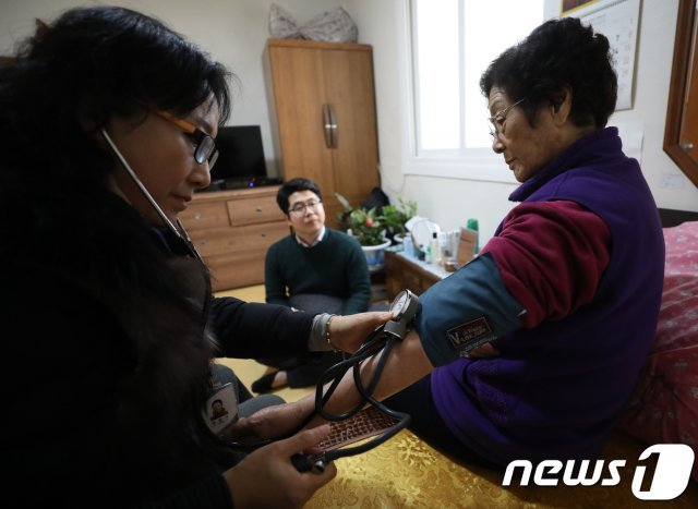 구로5동 사회복지사 연말 동행취재. 2018.12.13/뉴스1 © News1