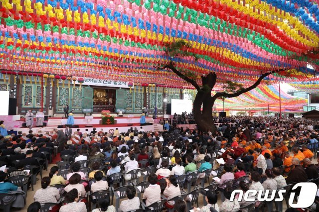서울 종로구 조계사에서 부처님오신날 봉축법요식이 열린 모습. 2018.5.22/뉴스1