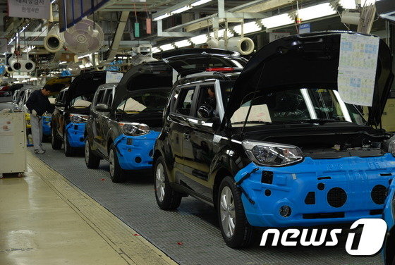 기아차 광주1공장 ‘쏘울’ 생산라인(기아차 광주공장 제공) © News1