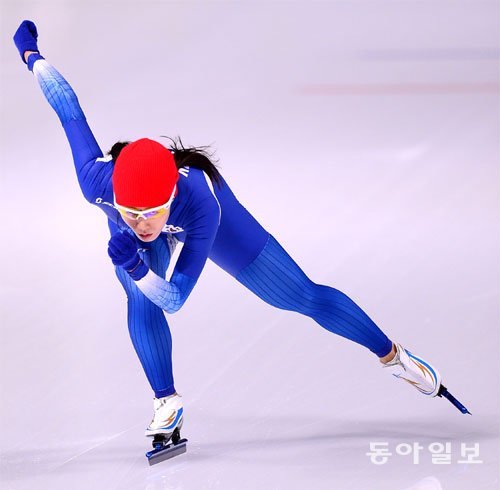 ‘빙속 여제’ 이상화가 마지막 올림픽이 된 2018 평창 겨울올림픽에서 역주하고 있는 모습. 동아일보DB