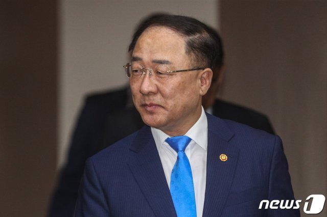 홍남기 경제부총리 겸 기획재정부 장관이 20일 서울 종로구 정부서울청사에서 열린 제205차 대외경제장관회의에 참석하고 있다. 2019.5.20/뉴스1 © News1