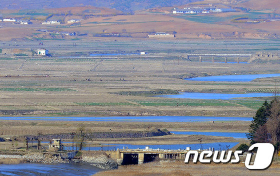 인천 강화도 평화전망대에서 바라본 북한 황해북도 개풍군 일대 마을(자료사진) © News1