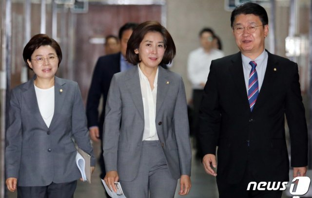 나경원 자유한국당 원내대표가 22일 서울 여의도 국회에서 열린 중진의원 회의에 참석하고 있다. 2019.5.22/뉴스1 © News1