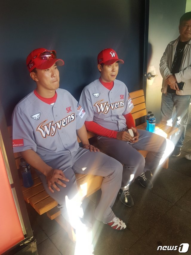 SK 와이번스 정현(왼쪽)과 오준혁. © 뉴스1