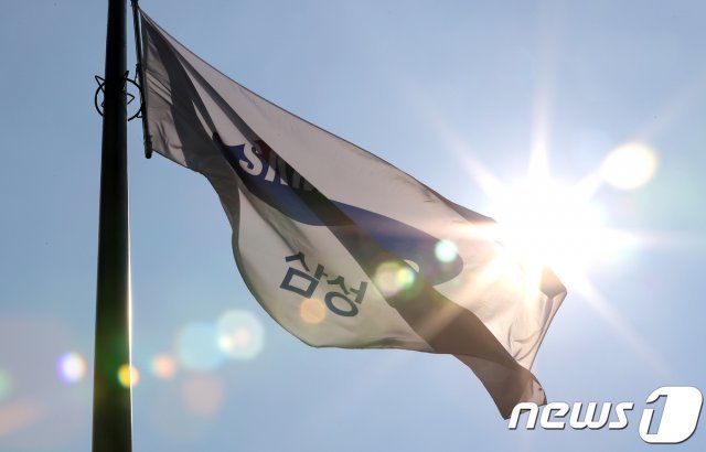서울 서초구 삼성전자 서초사옥의 삼성 깃발. © News1