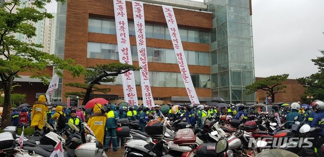 사진=뉴시스/현대重 노조, 주총장 검거농성…유리창 깨지고 ‘아수라장’