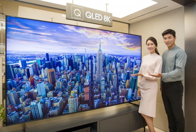 삼성전자의 ‘QLED 8K’ 98인치 TV(삼성전자 제공) © 뉴스1
