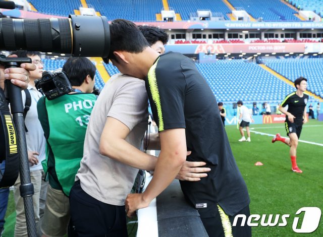 박지성(왼쪽)과 손흥민. /뉴스1 © News1