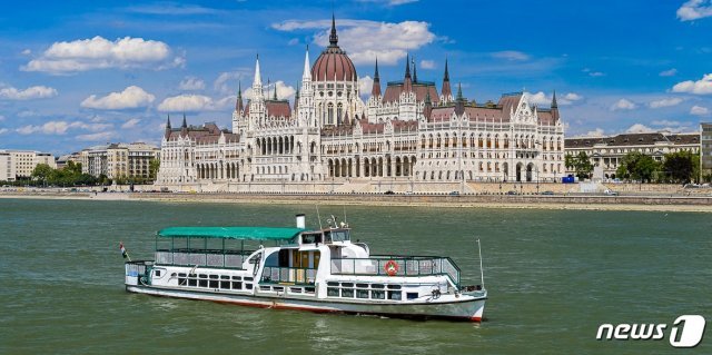 헝가리 유람선 ‘허블레아니’ (파노라마 데크 홈페이지) © 뉴스1