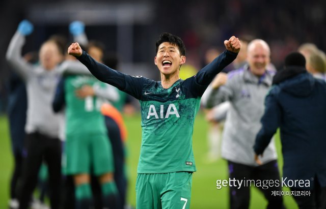 ‘대한민국 축구 에이스’ 손흥민(토트넘)이 ‘꿈의 무대’로 불리는 유럽축구연맹 챔피언스리그(UCL) 우승에 도전한다. 프로 데뷔 후 단 한 번도 우승 트로피를 들어올리지 못했던 손흥민은 최고의 무대에서 맘껏 포효하기 위해 이미 준비를 마쳤다. 사진=게티이미지코리아