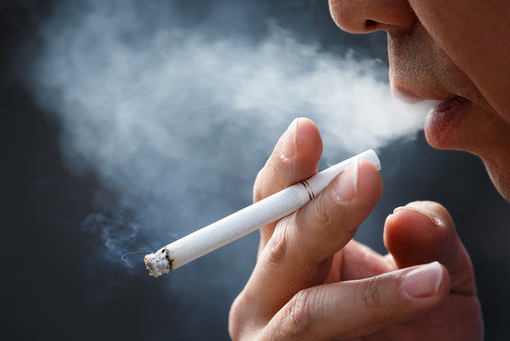 흡연자들이 담배를 피우는 모습. © 뉴스1