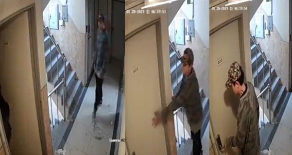 28일 오전 6시 25분경 서울 관악구의 한 원룸에 거주하는 여성이 자신의 원룸 문을 열고 들어가자  뒤쫓아 오던 한 남성이 문을 밀고 따라 들어가려 하고 있다. 문이 열리지 않자 남성은 문손잡이를 돌려보고 문을 두드리기도 한다. 사진=트위터