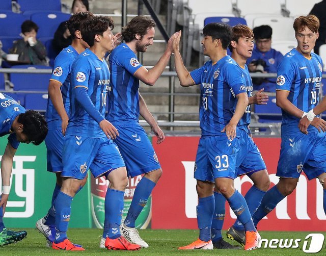 울산이 제주를 3-1로 꺾고 선두 자리를 되찾았다. © News1