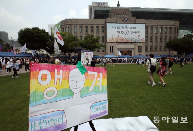 축제장 내부. 오전이라 한산하다.