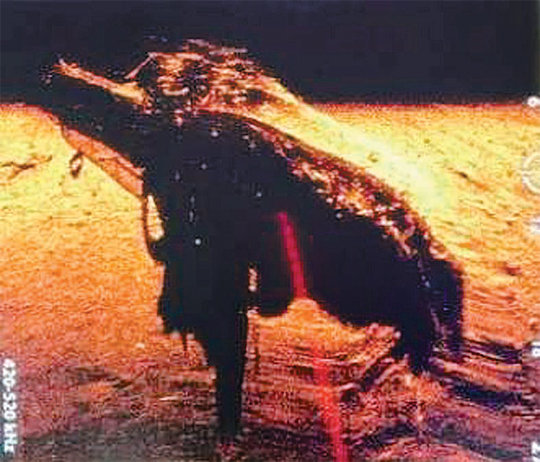 헝가리 해안구조대가 지난달 30일 수중 음파탐지기로 촬영한 허블레아니호 모습. 지상에서 다뉴브강 바닥을 정면으로 바라보고 찍은 것이다. 현지 방송 화면 캡처