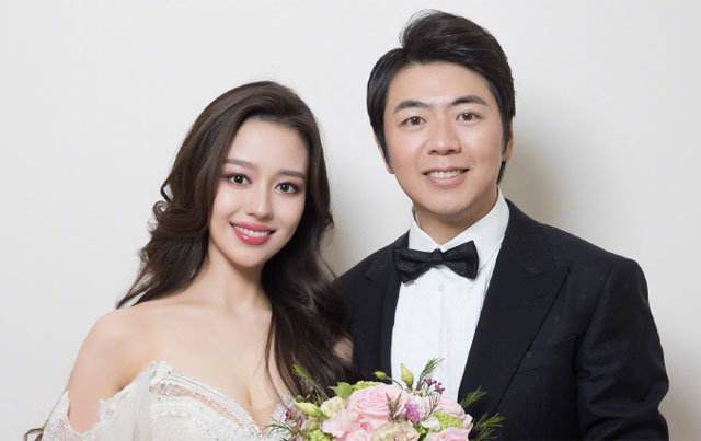 2일 결혼한 중국 피아니스트 랑랑(오른쪽)과 한국계 독일인 피아니스트 지나 앨리스 레드링어. 사진 출처 웨이보