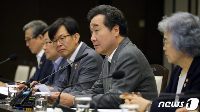 이낙연 총리가 서울-세종 영상 국정현안점검조정회의에서 모두발언을 하고 있다.