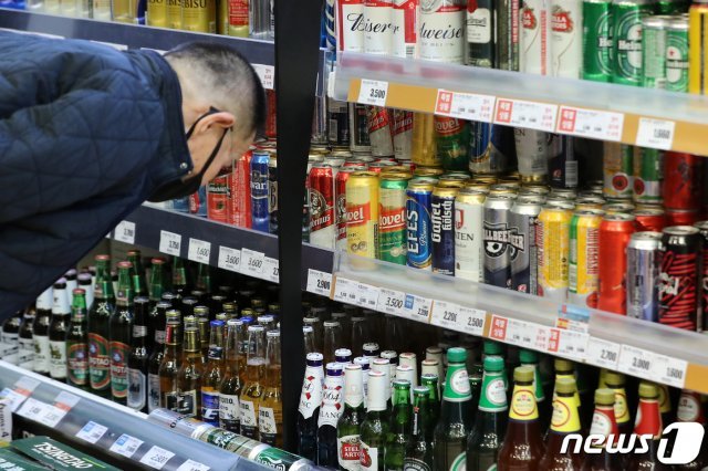 서울의 한 대형마트 맥주판매 코너./뉴스1