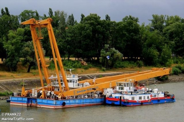 헝가리 다뉴브강에 침몰한 허블레아니 호를 인양하기 위해 부다페스트를 향해 출발한 대형 인양선 ‘클라크 아담‘호. 사진출처 마린트래픽