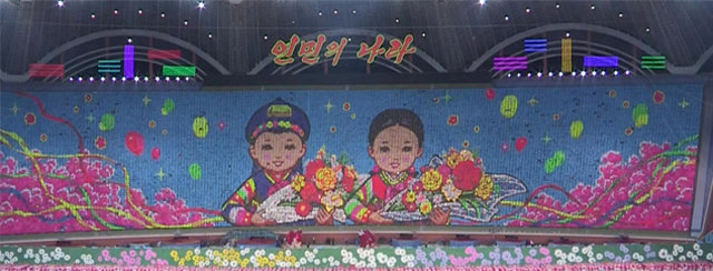 2일 평양 5·1경기장에서 열린 대집단체조 ‘인민의 나라’ 공연. 조선중앙TV 캡처