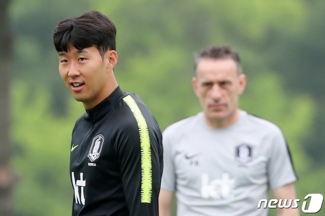 대한민국 축구 국가대표팀 손흥민이 6일 오전 경기도 파주 NFC에서 훈련을 하고 있다. 대한민국 축구 국가대표팀은 오는 7일과 11일 부산과 서울에서 열리는 호주-이란과의 A매치를 치를 예정이다. 2019.6.6/뉴스1 © News1