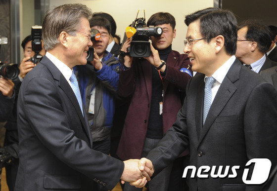 문재인 대통령과 황교안 자유한국당 대표2015.11.25/뉴스1 © News1