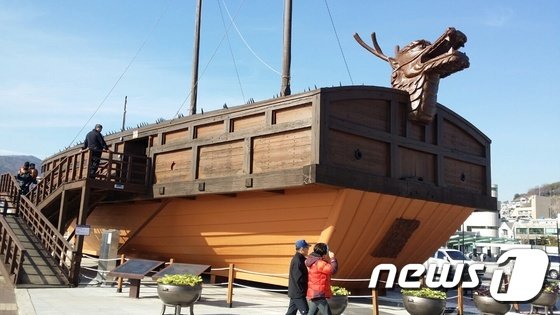 이순신광장 옆 거북선/뉴 스1 © News1