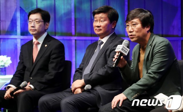 왼쪽부터 김경수 경남지사, 전해철 의원, 양정철 민주연구원장. 2018.2.6/뉴스1 © News1