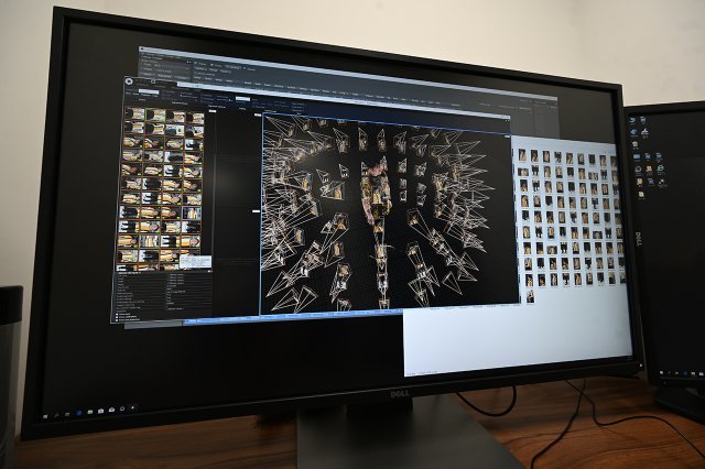 촬영한 이미지를 결합하는 과정. 카메라 위치를 인식해 하나로 합친다. 출처 = IT동아