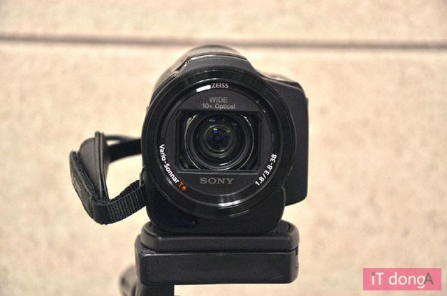 광학식 보정 기능은 크게 렌즈 시프트 방식과 센서 시프트 방식으로 나뉜다 출처=IT동아