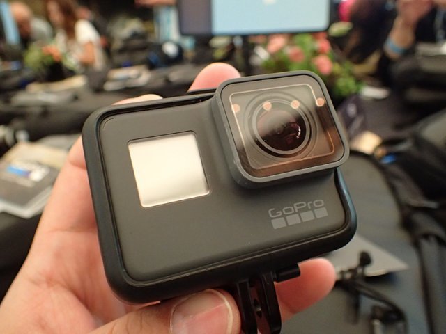 액션캠의 경우 과거에는 외곽을 자르는 디지털 보정 방식을 사용했으나, 최근에는 광학식 보정 기능을 도입하고 있다. 출처=IT동아